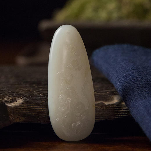 和田玉籽料雕人物挂饰 商品图4