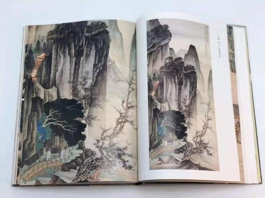 重点推荐：《巨匠的剪影——张大千120岁纪念大展》，刘芳如主编，380元
 
《巨匠的剪影——张大千120岁纪念大展》，刘芳如主编，方令光、何炎泉、刘芳如、刘宇珍撰述，大16开软精装约300页，201 商品图12