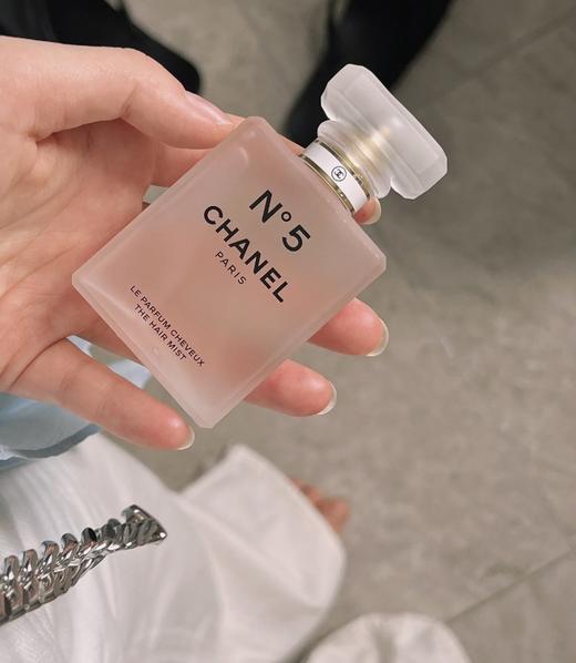 Chanel香奈儿  嘉柏丽尔Gabrielle发香喷雾40ml /五号发香喷雾35ml /Coco发香喷雾35ml/邂逅柔情35ml /五号清新香体喷雾100ml 香氛喷雾淡香护发 商品图10