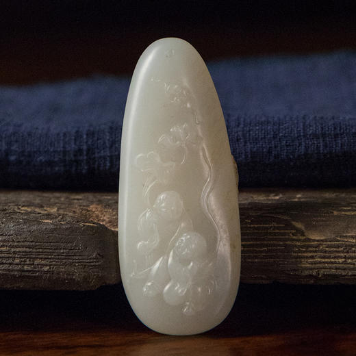 和田玉籽料雕人物挂饰 商品图0