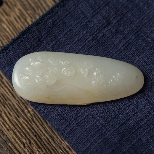 和田玉籽料雕人物挂饰 商品图2