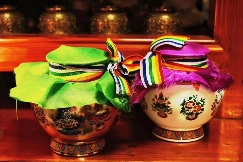 亚青邬金禅定洲宝瓶已装好藏