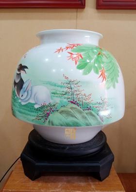 新彩玉兔呈祥书画瓶