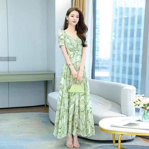 冰丝连衣裙女2022夏季新款大码女装高品质感气质收腰长裙飘逸沙滩裙 商品图1