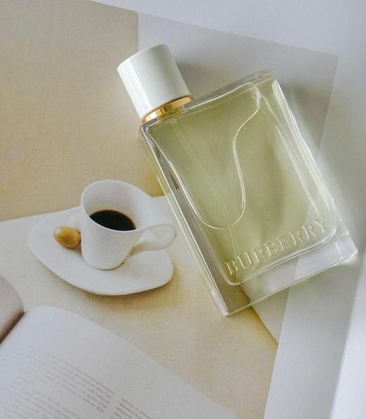 价值1500+，免税柜台tester  BURBERRY ‮漾果‬女士‮香淡‬水！！！
这个‮青小‬梨，真‮太的‬好闻了～
极简‮的风‬淡绿色瓶身，高级感十足，出门‮一前‬喷！一整天‮是都‬花果香！ 商品图7