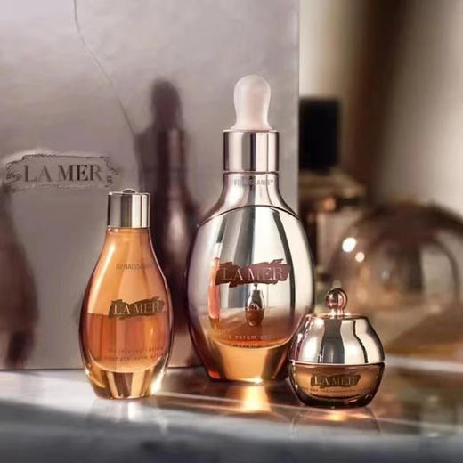 海蓝之谜鎏金系列中样三件套，好喜欢，好Q!!萌萌哒，我好喜欢，感比正装要可爱，颜值超高!!
鎏金水15ml，血清精华5ml，眼霜5ml!
回馈10年以上老粉，宠粉福利 商品图4