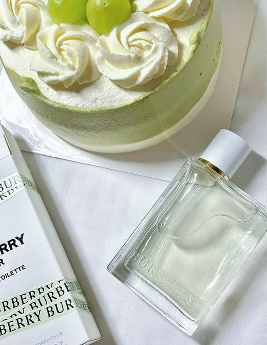 价值1500+，免税柜台tester  BURBERRY ‮漾果‬女士‮香淡‬水！！！
这个‮青小‬梨，真‮太的‬好闻了～
极简‮的风‬淡绿色瓶身，高级感十足，出门‮一前‬喷！一整天‮是都‬花果香！ 商品图6