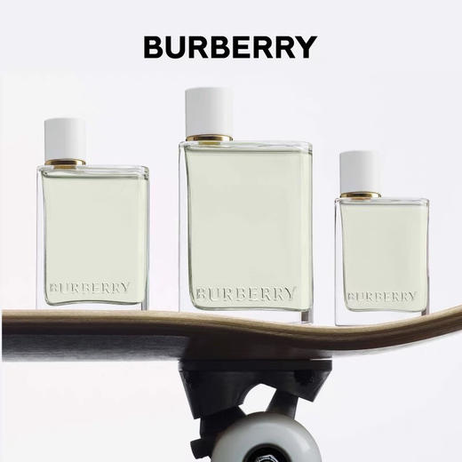 价值1500+，免税柜台tester  BURBERRY ‮漾果‬女士‮香淡‬水！！！
这个‮青小‬梨，真‮太的‬好闻了～
极简‮的风‬淡绿色瓶身，高级感十足，出门‮一前‬喷！一整天‮是都‬花果香！ 商品图2