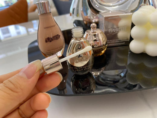 海蓝之谜鎏金系列中样三件套，好喜欢，好Q!!萌萌哒，我好喜欢，感比正装要可爱，颜值超高!!
鎏金水15ml，血清精华5ml，眼霜5ml!
回馈10年以上老粉，宠粉福利 商品图7