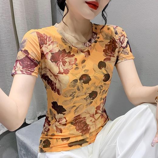 KQL 141T1113  2022夏新款洋气花朵印花网纱修身显瘦打底衫女圆领短袖T恤 商品图5