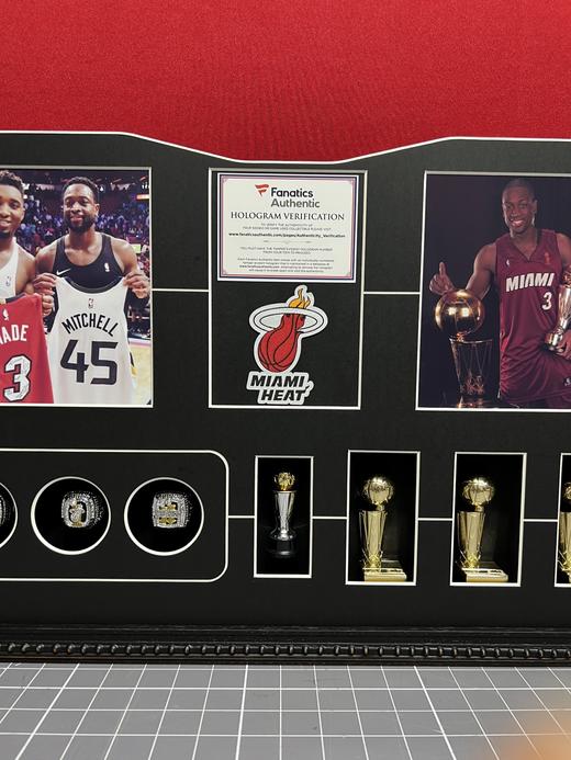 收藏系列 韦德 热火队3号红色 16/33 亲笔签名球衣 B392966 商品图2