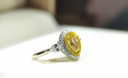 一克拉大台面心型豪华镶嵌黄钻戒指 商品图3