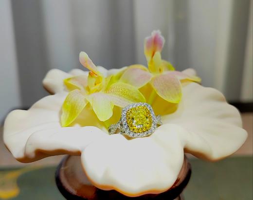 一克拉黄钻（GIA证书）枕型经典款戒指 商品图5