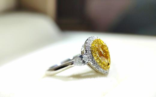 一克拉大台面心型豪华镶嵌黄钻戒指 商品图2