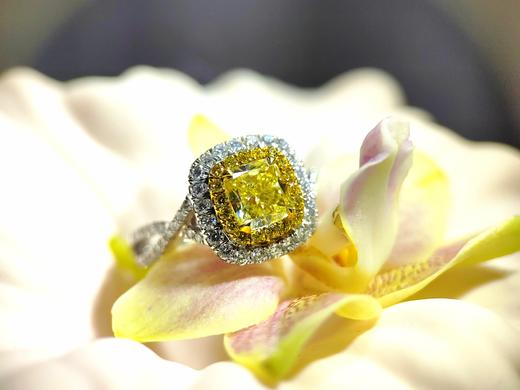 一克拉黄钻（GIA证书）枕型经典款戒指 商品图3