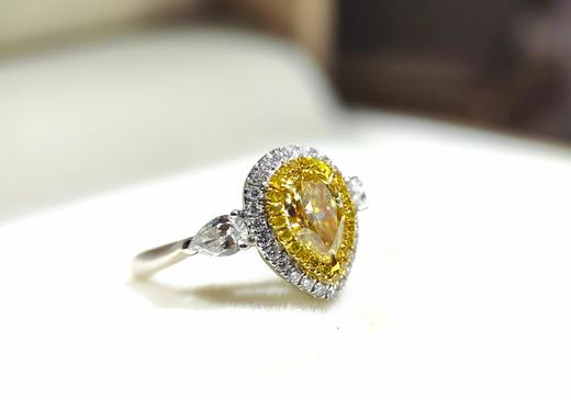 一克拉大台面心型豪华镶嵌黄钻戒指 商品图5