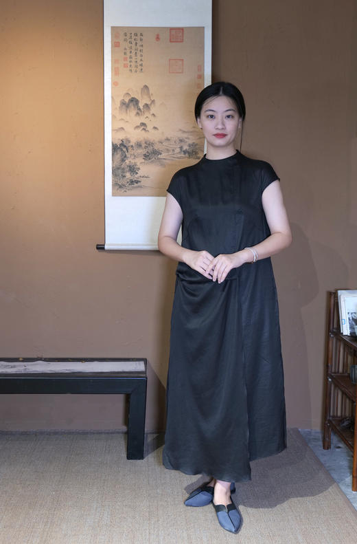 漫物记弹力缎红莨绸前褶圆领连衣裙XYS-049 商品图5