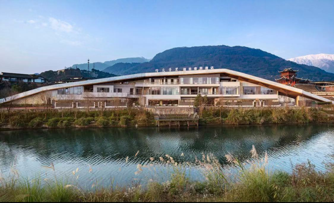 初夏特惠❗️五钻轻奢【峨眉山·访庄寻里度假酒店】周末不加价
🏞️峨眉山风景区温泉泡汤酒店口碑榜