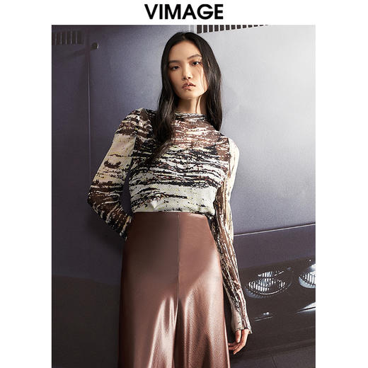 VIMAGE纬漫纪秋季新款洋气复古印花显瘦女小上衣V1813403 商品图5