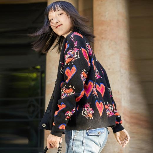 谜底2022新款爱心图案织花合体针织开衫女228MZ6170 商品图2