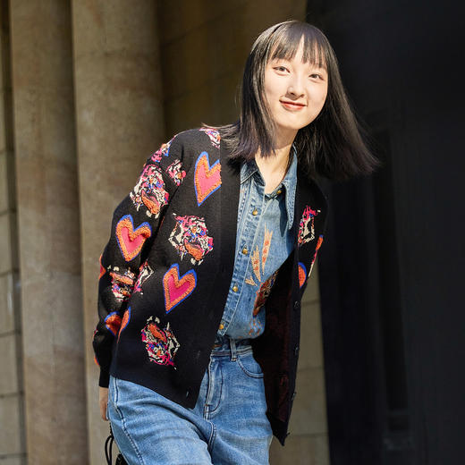 谜底2022新款爱心图案织花合体针织开衫女228MZ6170 商品图0