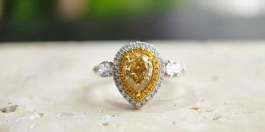 一克拉大台面心型豪华镶嵌黄钻戒指 商品图8