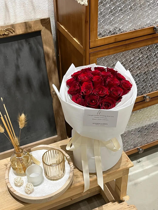 婚礼花束-大束红玫瑰 商品图0