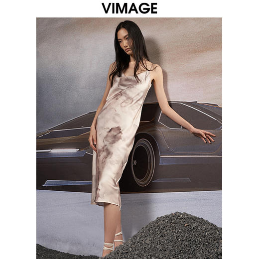 VIMAGE纬漫纪秋季新品复古轻薄水墨印花吊带连衣裙V1807411 商品图1