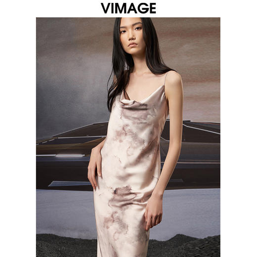 VIMAGE纬漫纪秋季新品复古轻薄水墨印花吊带连衣裙V1807411 商品图3