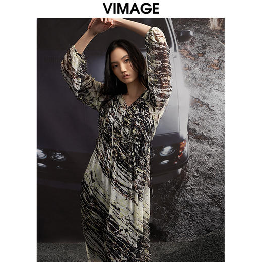 VIMAGE纬漫纪秋季新款印花复古显瘦V领连衣裙V1807404 商品图1