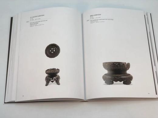 《故宫博物院藏器座》，故宫博物院编，16开精装带函套，共五册，北京雅昌精印，故宫出版社2016年8月初版。定价1900，售价748元。
 
在故宫博物院丰富的藏品序列中，器座一直以文物附件的形式存在。 商品图10