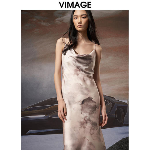 VIMAGE纬漫纪秋季新品复古轻薄水墨印花吊带连衣裙V1807411 商品图2
