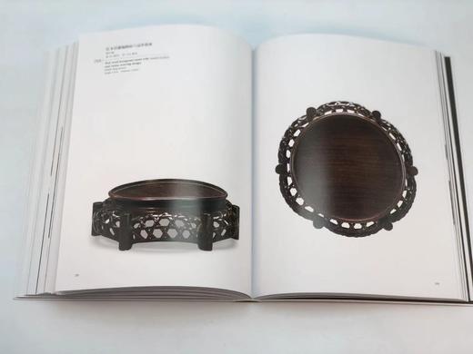 《故宫博物院藏器座》，故宫博物院编，16开精装带函套，共五册，北京雅昌精印，故宫出版社2016年8月初版。定价1900，售价748元。
 
在故宫博物院丰富的藏品序列中，器座一直以文物附件的形式存在。 商品图9