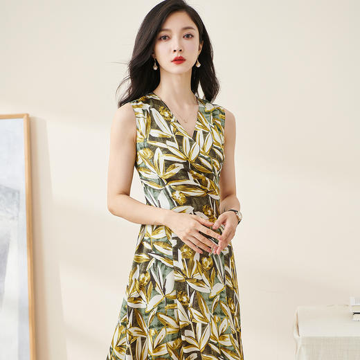 剩S 米思阳2024春季新款优雅法式百搭打底印花V领a字大摆裙高腰连衣裙 商品图3