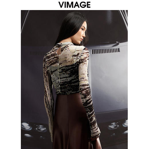 VIMAGE纬漫纪秋季新款洋气复古印花显瘦女小上衣V1813403 商品图4