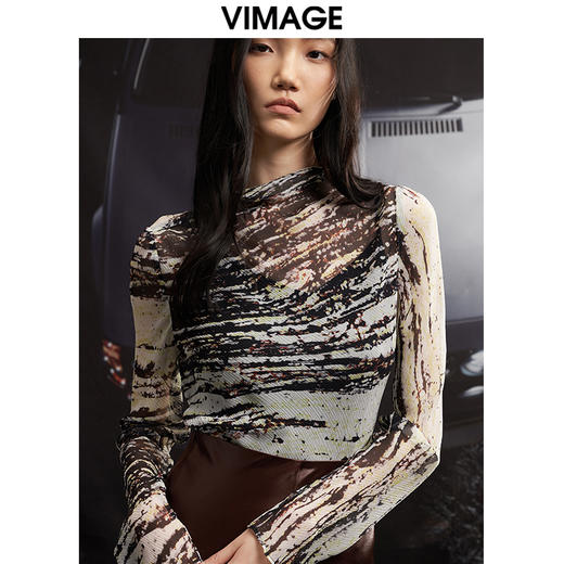 VIMAGE纬漫纪秋季新款洋气复古印花显瘦女小上衣V1813403 商品图3