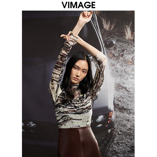 VIMAGE纬漫纪秋季新款洋气复古印花显瘦女小上衣V1813403 商品图2