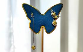 蝴蝶翩翩不对称造型黄钻耳环