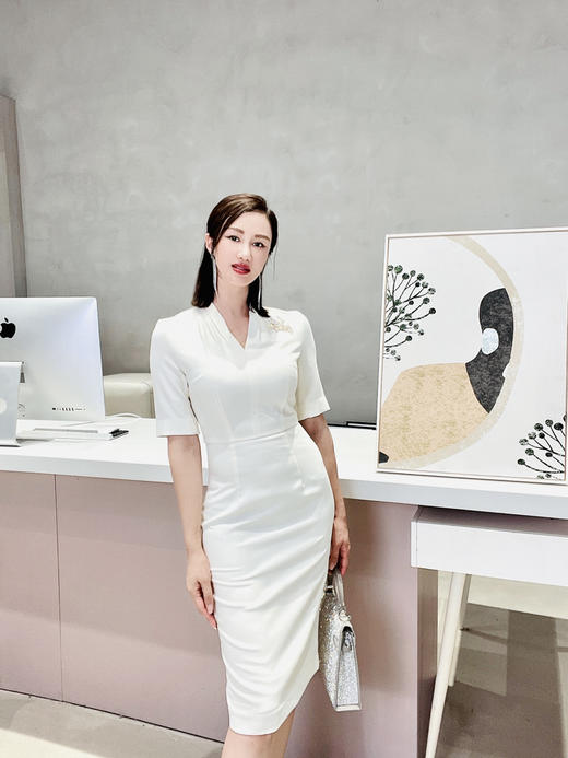 “情书白”连衣裙 独有一份纯粹, 白得清丽,白得明亮,白得优雅,白得单纯J8182255颈袖添香 商品图2