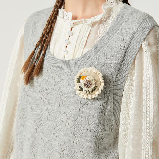 Famecoco范可儿针织马甲背心女款秋季时髦镂空叠穿小坎肩F225CA005 商品图2