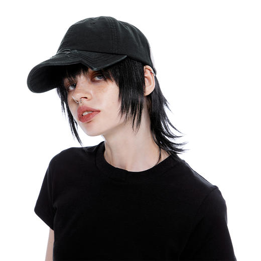 NUTH X SHAPE OF MILK “密度”黑色LOGO不规则帽檐联名棒球帽 商品图0