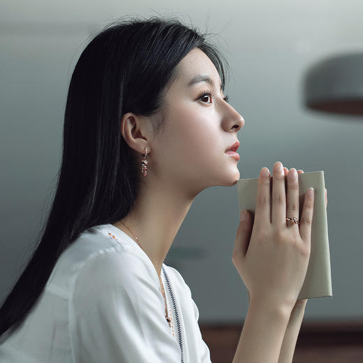 ［醒狮系列］18K玫瑰金群镶钻戒指 商品图2