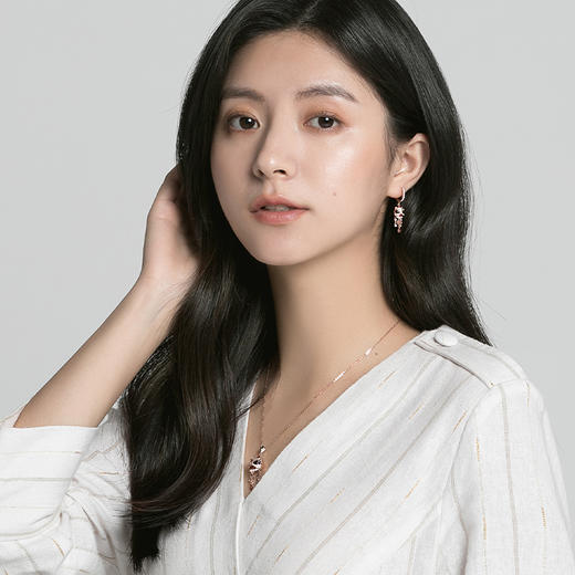 ［醒狮系列］18K玫瑰金群镶钻项链 商品图3