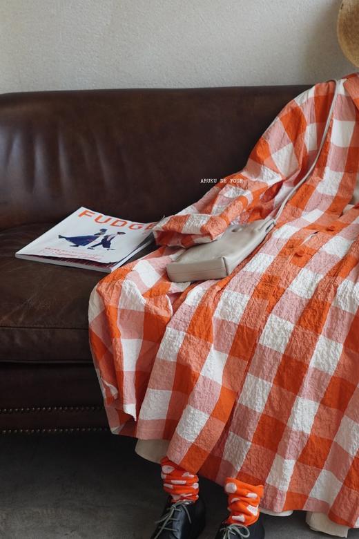 （5折）apuntob 奶白与橙色大方格开襟连衣裙 商品图1