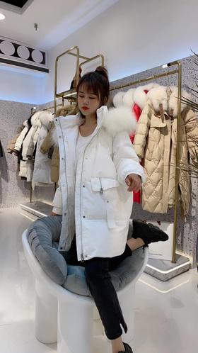 品尚雪羽绒服8997