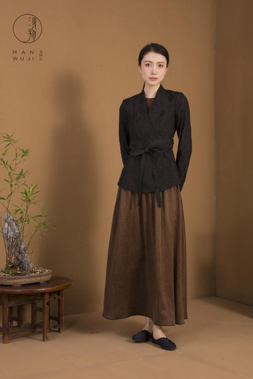 漫物记XYS-074提花黑胶纱系带收腰短外套 商品图0