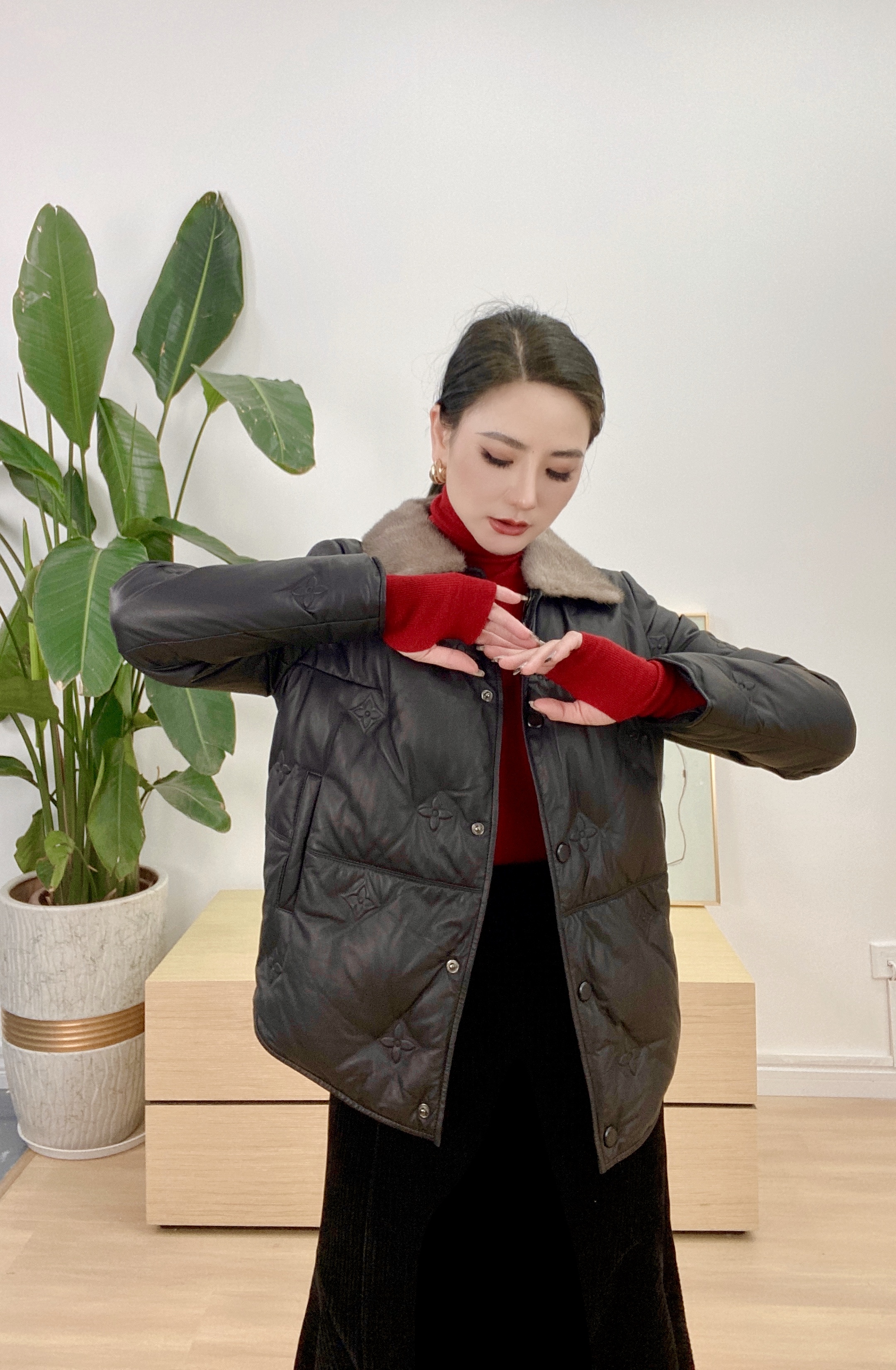 【热销400+】臣禾【水貂毛领+绵羊皮革+90白鸭绒】超细绵羊皮100%真皮小香风菱形格纹短款皮羽绒（升级版9224250837现货）9214250137（现货）