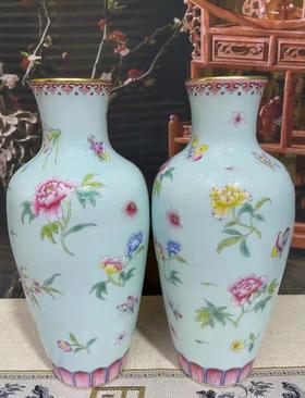 天蓝釉扒花蝶恋花纹观音瓶