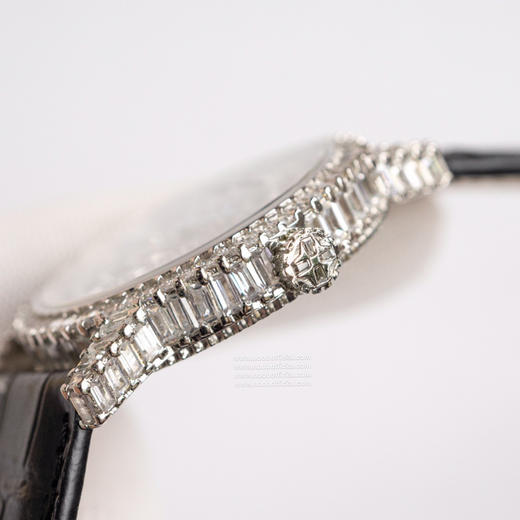 奢华精品 江诗丹顿传袭系列 满钻 搭载纯进口9015零返修精准机芯.直径40mm 厚度9.0mm 耗时一年突破传统爪镶工艺使之效果体现，高级钟表与顶级珠宝的完美融合 商品图7