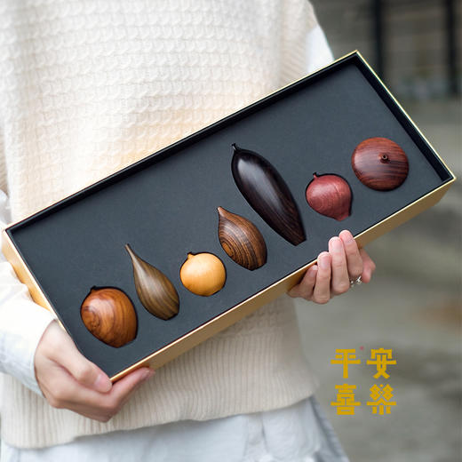 平安喜乐【七星高照】小花瓶 七大名木，匠艺 典型的花瓶器型特征，并结合当下审美设计再创作的系列摆件 商品图0